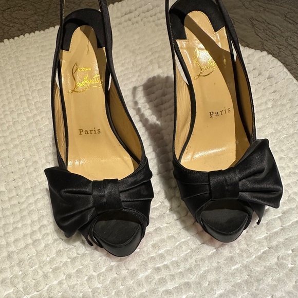 Beautiful like new Louboutin heels - Picture 3 of 3